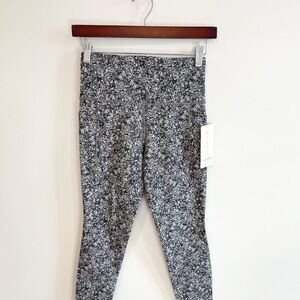 Athleta Salutation Stash Pocket Textured 7/8 tight. Size small- new with tags